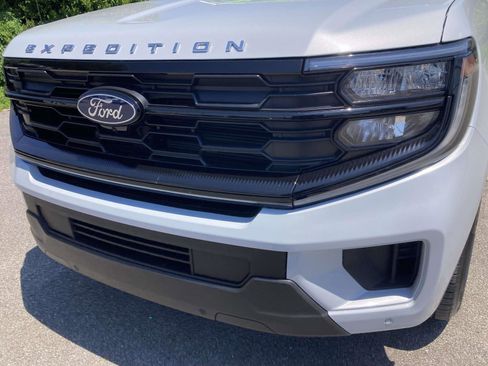 Used 2025 Ford Expedition Max Active RWD image 10