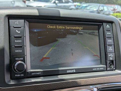 Used 2015 Chrysler Town & Country Touring FWD image 32