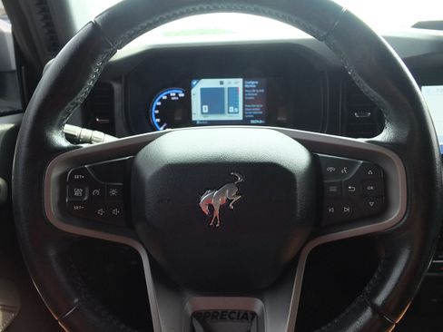 Used 2023 Ford Bronco Big Bend w/ Sasquatch Package AWD/4WD image 17