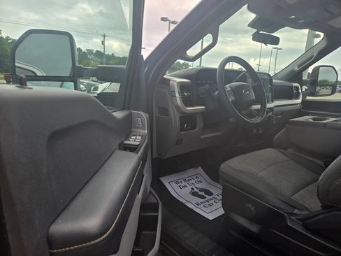 Used 2023 Ford F250 XL w/ STX Appearance Package AWD/4WD image 6