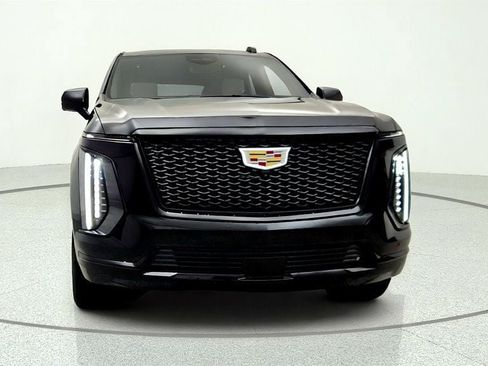 Used 2025 Cadillac Escalade ESV Sport Platinum AWD/4WD image 2