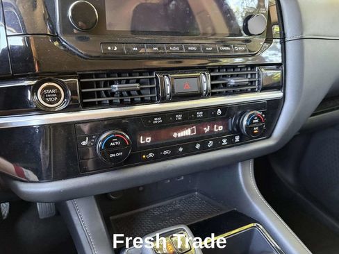 Used 2023 Nissan Pathfinder SL AWD/4WD image 17