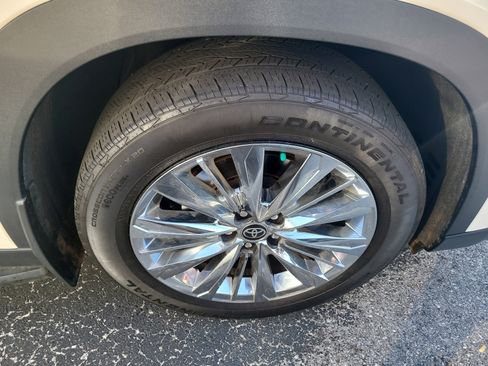 Certified 2024 Toyota Grand Highlander Platinum AWD/4WD image 9