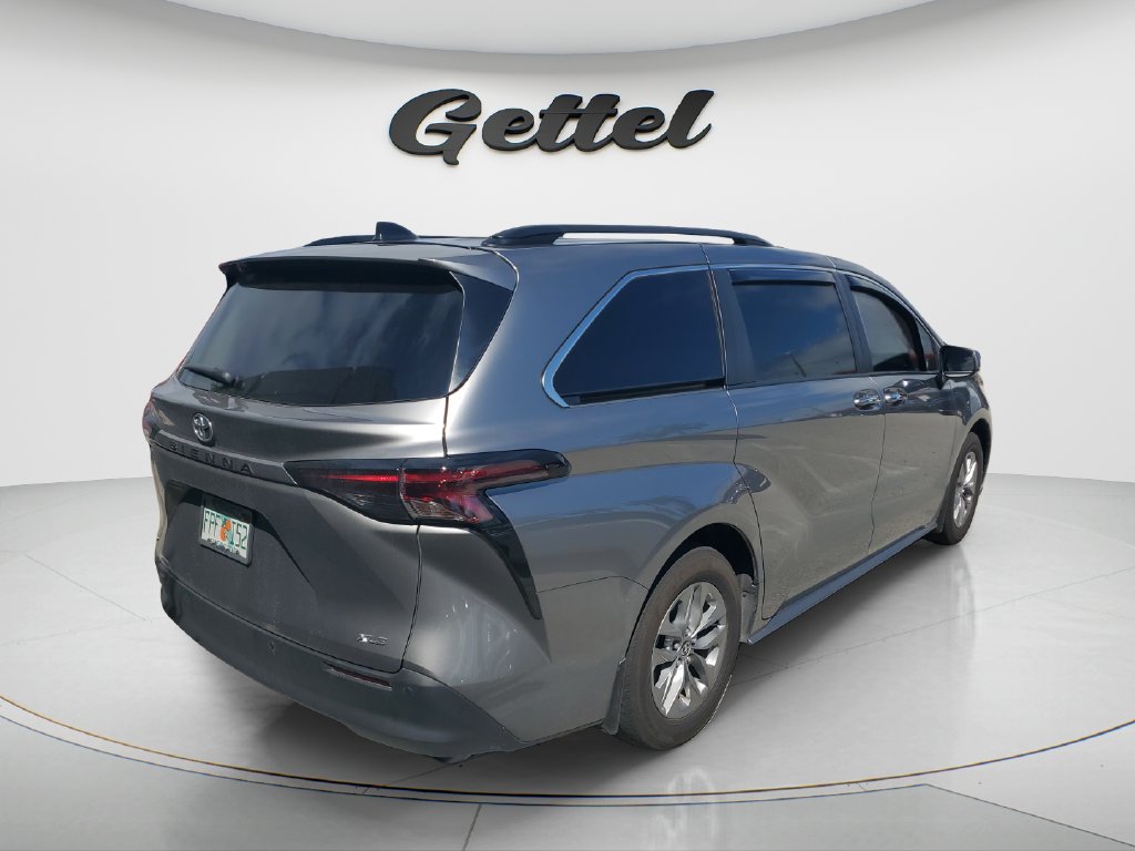 Used 2026 Toyota Sienna XLE FWD image 4