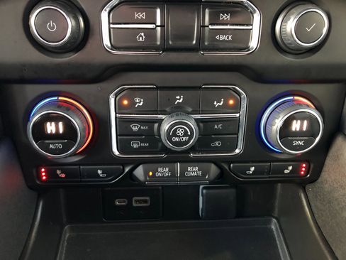 Used 2022 Chevrolet Tahoe Z71 w/ Z71 Off-Road Package image 27