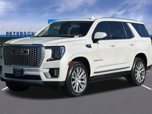 Certified 2022 GMC Yukon Denali w/ Denali Premium Package AWD/4WD image 8