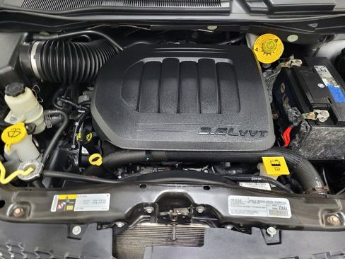 Used 2019 Dodge Grand Caravan SE image 30