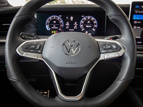 New 2026 Volkswagen Tiguan SE R-Line FWD image 34
