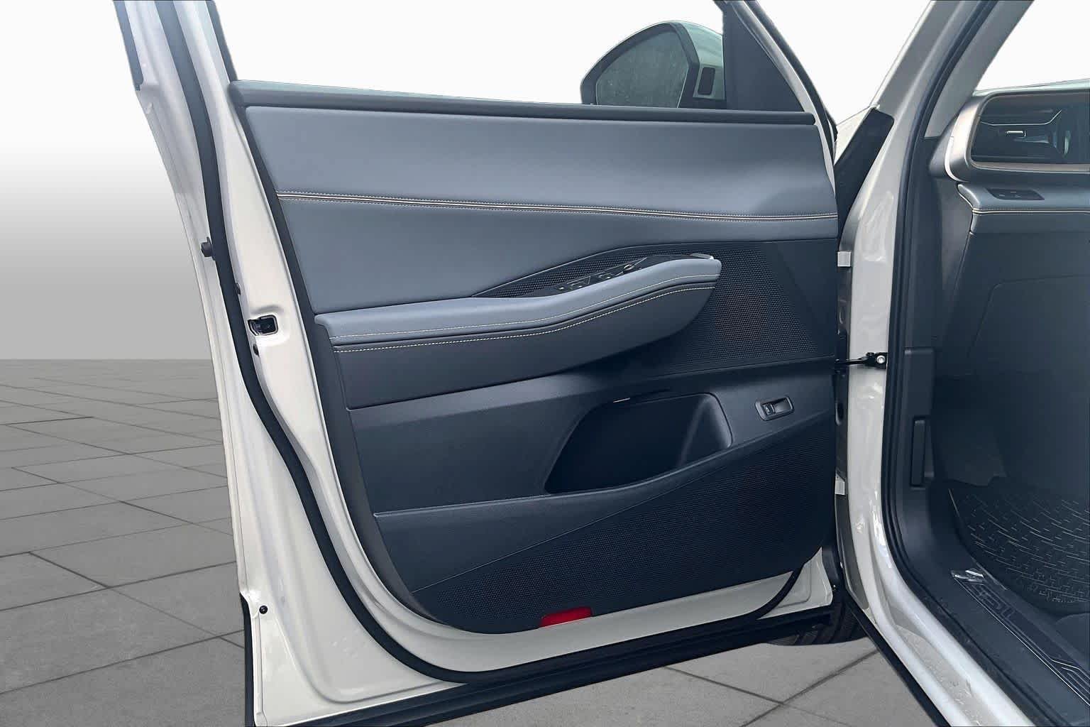 New 2027 Volkswagen Atlas SE FWD image 10