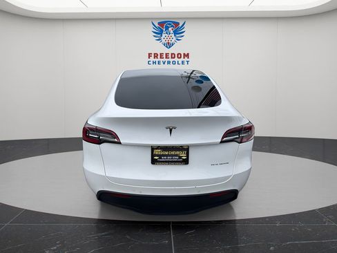 Used 2022 Tesla Model Y Long Range image 5