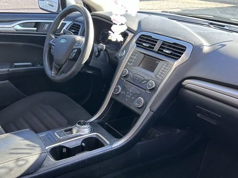 Used 2018 Ford Fusion SE image 7