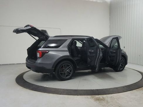 Used 2025 Ford Explorer ST-Line w/ Premium Package RWD image 15