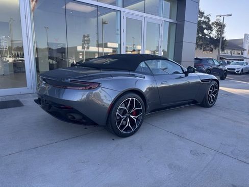 Used 2019 Aston Martin DB11 Volante image 4