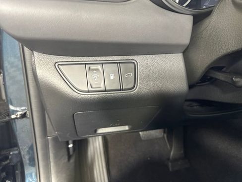 Used 2023 Genesis G70 2.0T image 19