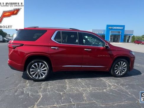 Used 2023 Chevrolet Traverse Premier FWD image 9