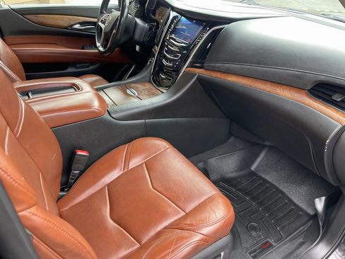 Used 2015 Cadillac Escalade ESV Premium image 35