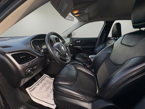 Used 2019 Jeep Cherokee Latitude Plus w/ Cold Weather Group image 13