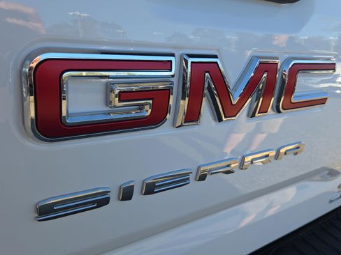 New 2026 GMC Sierra 1500 SLE w/ Preferred Package image 33
