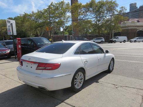 Used 2011 Hyundai Azera GLS w/ Premium Pkg 2 FWD image 4