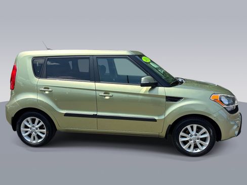 Used 2013 Kia Soul + FWD image 2