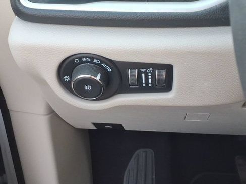 Used 2022 Chrysler Pacifica Touring-L FWD image 22