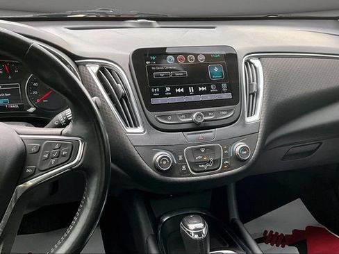 Used 2018 Chevrolet Malibu LT FWD image 9