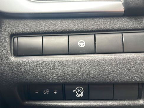 Used 2023 Nissan Rogue SV AWD/4WD image 16