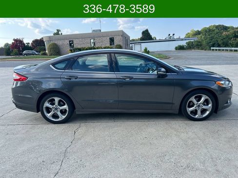 Used 2016 Ford Fusion SE AWD/4WD image 6
