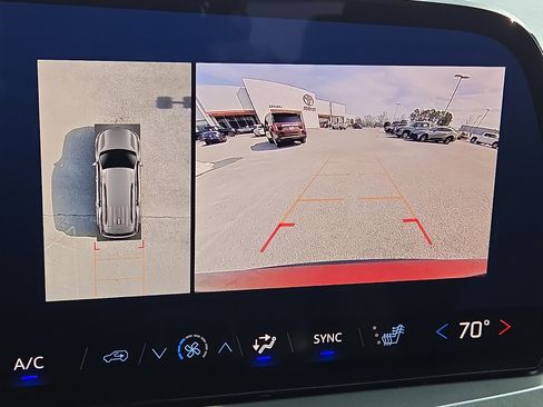 Used 2024 Chevrolet Traverse LT image 20