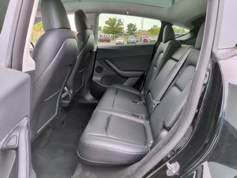 Used 2022 Tesla Model Y Long Range AWD/4WD image 13