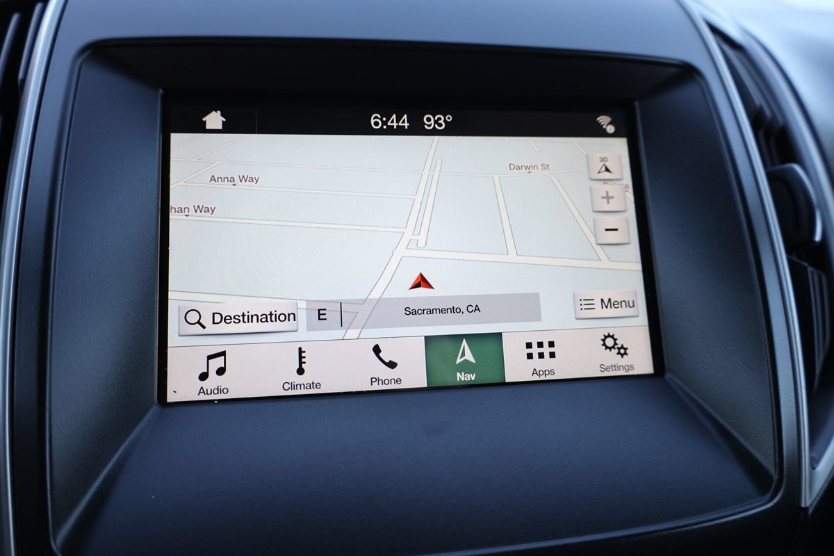 Used 2018 Ford Edge SEL FWD image 28
