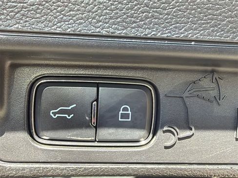 Used 2020 Ford Explorer Limited image 17