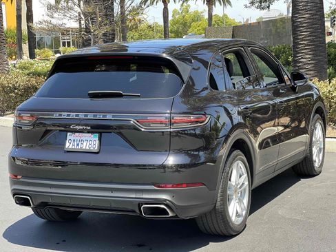 Used 2019 Porsche Cayenne w/ Premium Package AWD/4WD image 68