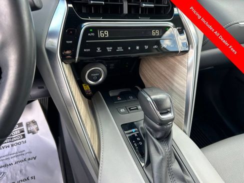 Used 2023 Toyota Venza Limited AWD/4WD image 11