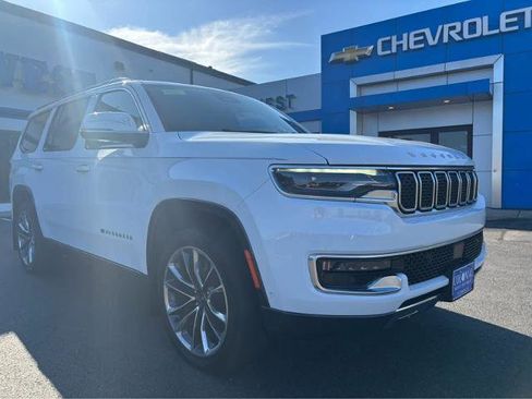 Used 2022 Jeep Wagoneer Series III w/ Premium Group I image 13