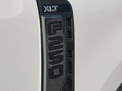 Used 2023 Ford F250 XLT w/ FX4 Off-Road Package image 24