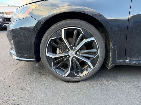 Used 2023 Nissan Altima 2.5 SR w/ SR Premium Package image 9