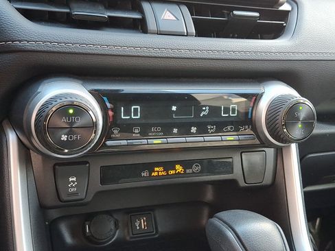 Used 2025 Toyota RAV4 XLE AWD/4WD image 16