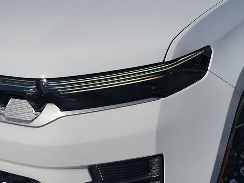 New 2026 Jeep Grand Wagoneer w/ Premium Group I image 16