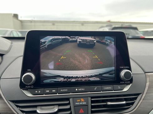 Used 2024 Nissan Altima 2.5 SV image 15