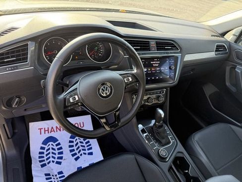Certified 2019 Volkswagen Tiguan SE w/ Panoramic Sunroof Package image 17