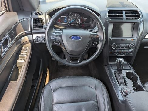 Used 2018 Ford Explorer XLT w/ Equipment Group 202A AWD/4WD image 29