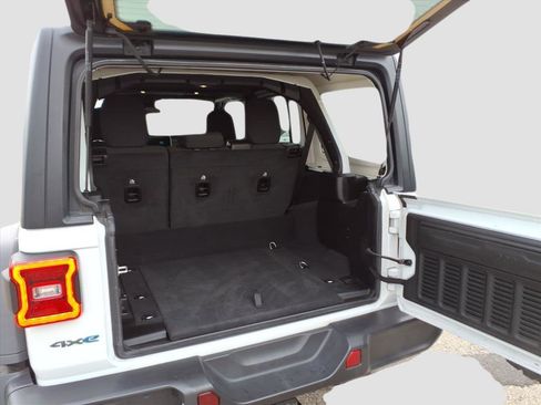 Used 2024 Jeep Wrangler Unlimited Rubicon 4xe image 15