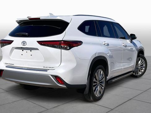 Used 2022 Toyota Highlander Platinum image 12
