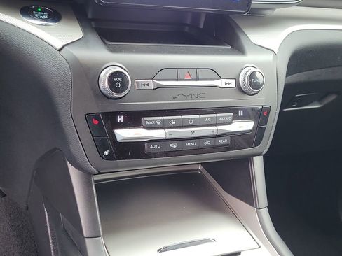 Certified 2020 Ford Explorer XLT w/ Comfort Package image 28