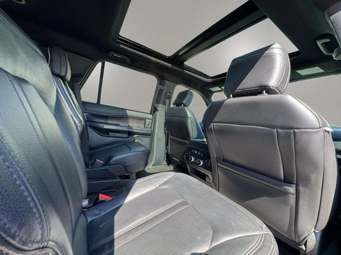 Used 2018 Ford Expedition Limited w/ Equipment Group 301A RWD image 15