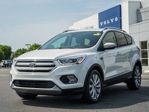 Used 2017 Ford Escape Titanium FWD image 3