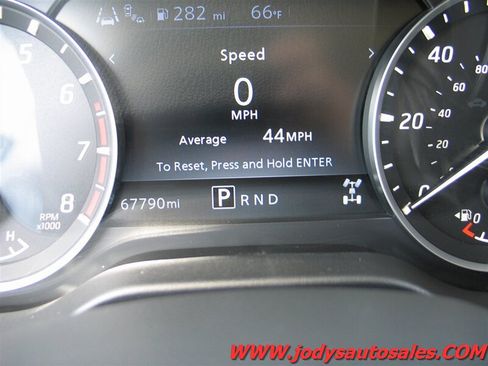 Used 2024 Nissan Titan SV AWD/4WD image 12