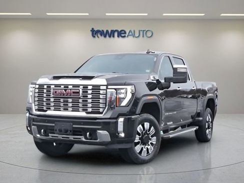 Used 2024 GMC Sierra 2500 Denali w/ Technology Package AWD/4WD image 2