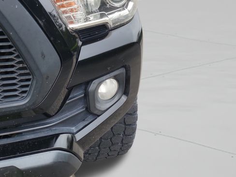 Used 2018 Toyota Tacoma SR5 RWD image 10